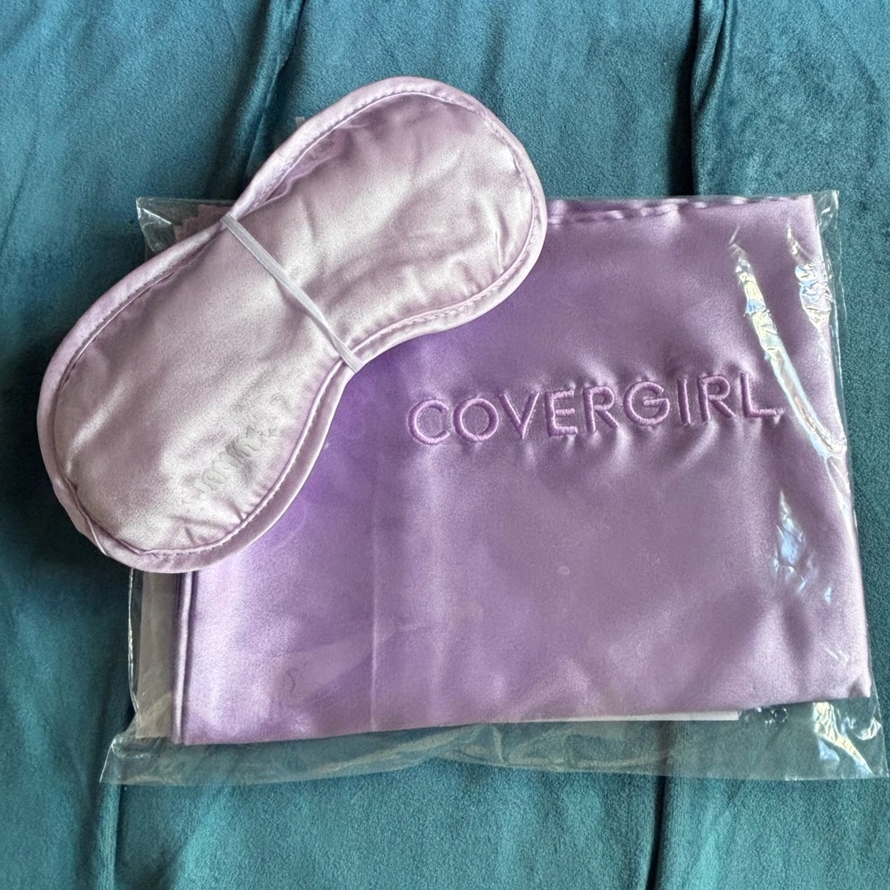 COVERGIRL Lavender Satin Sleep Set